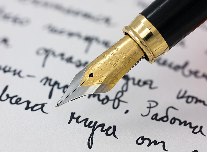 800px-fountain_pen_writing_literacy.jpg